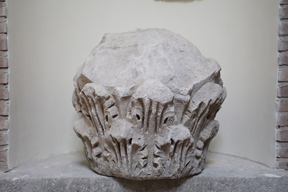 Corinthian capital of column